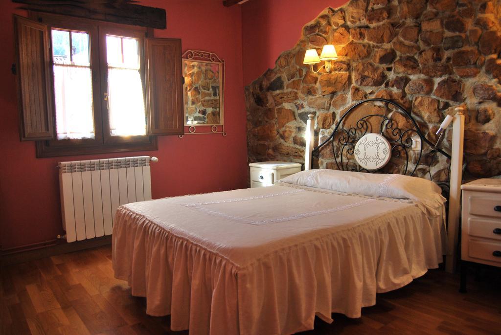 Gasthaus La Becada De Buelna Corrales De Buelna Zimmer foto
