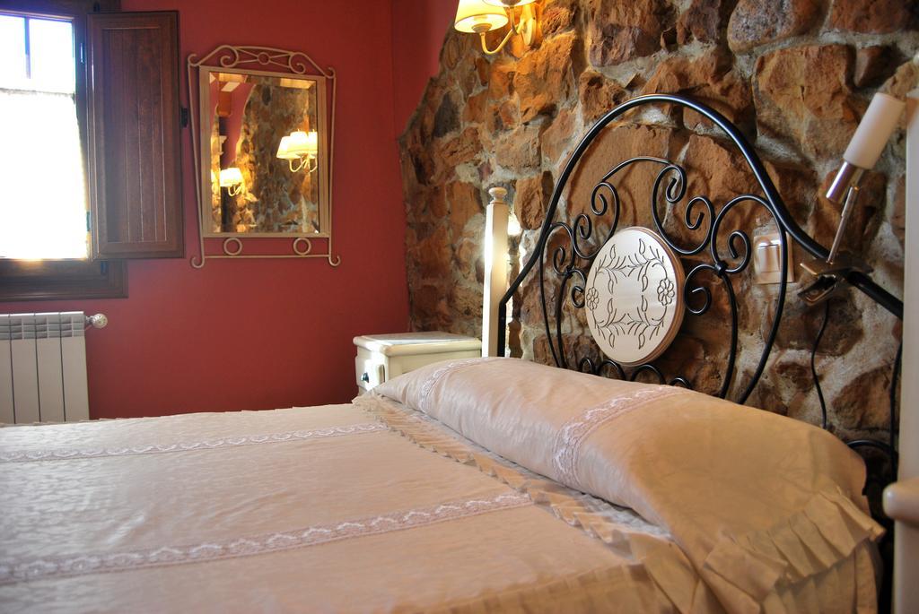 Gasthaus La Becada De Buelna Corrales De Buelna Zimmer foto