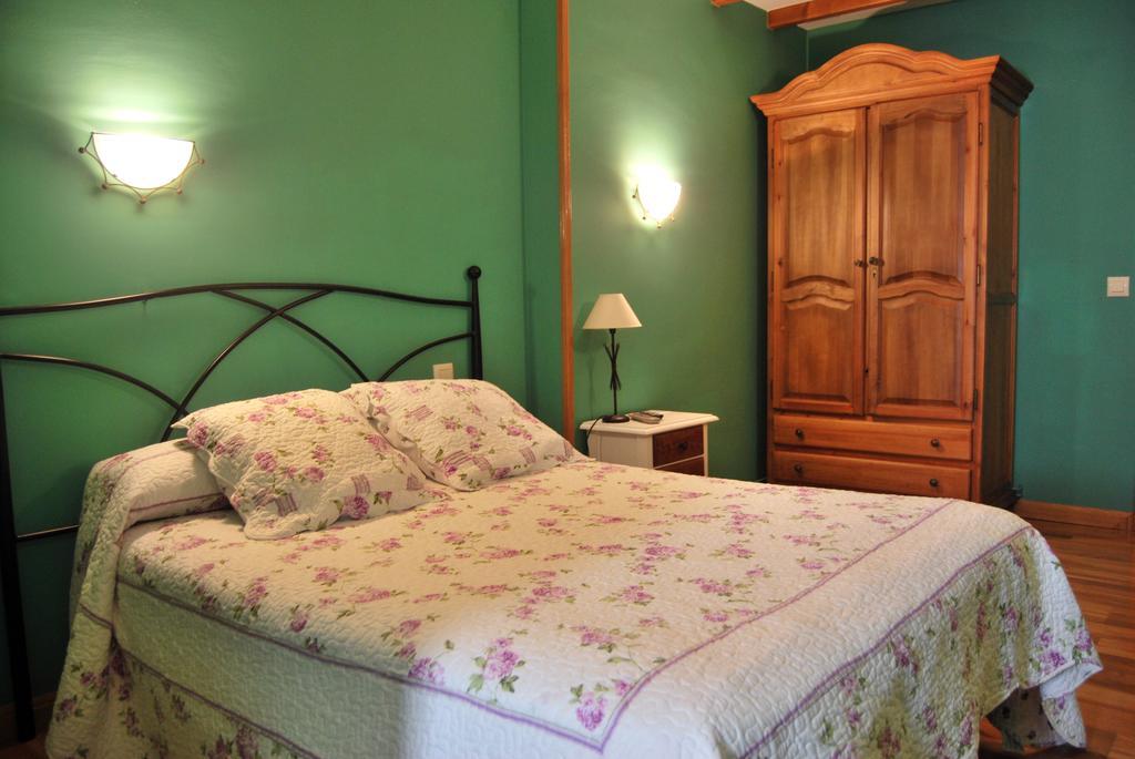 Gasthaus La Becada De Buelna Corrales De Buelna Zimmer foto