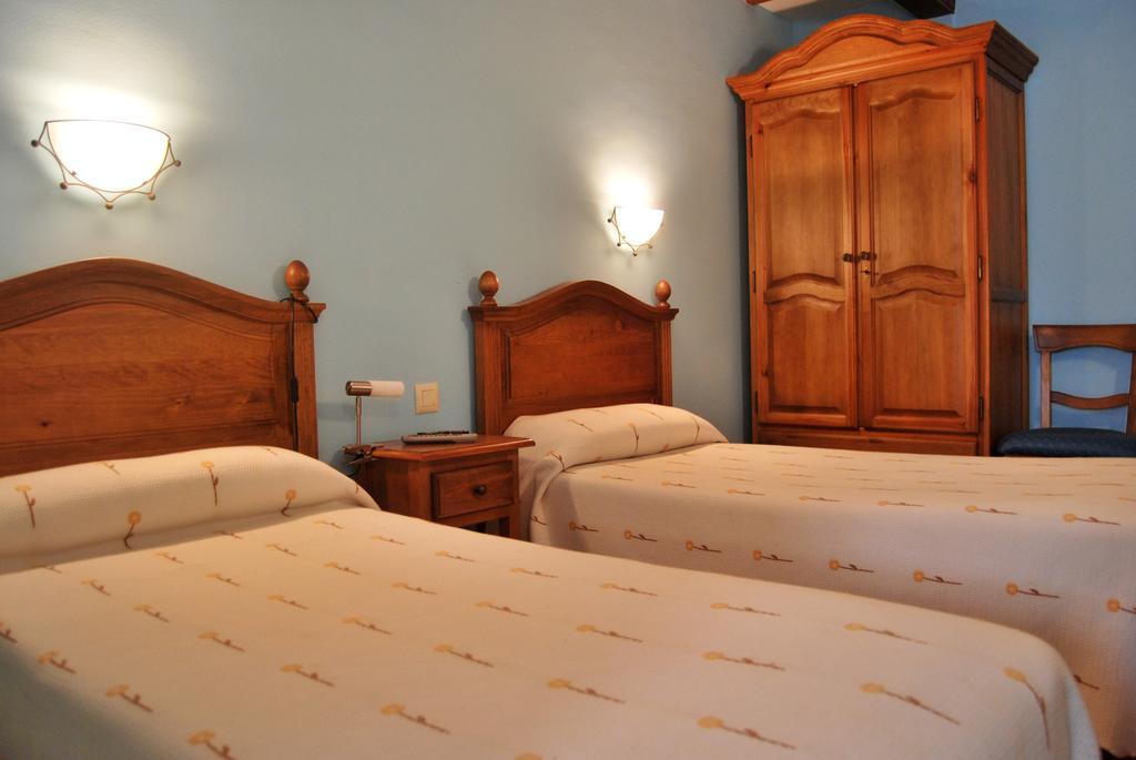 Gasthaus La Becada De Buelna Corrales De Buelna Zimmer foto