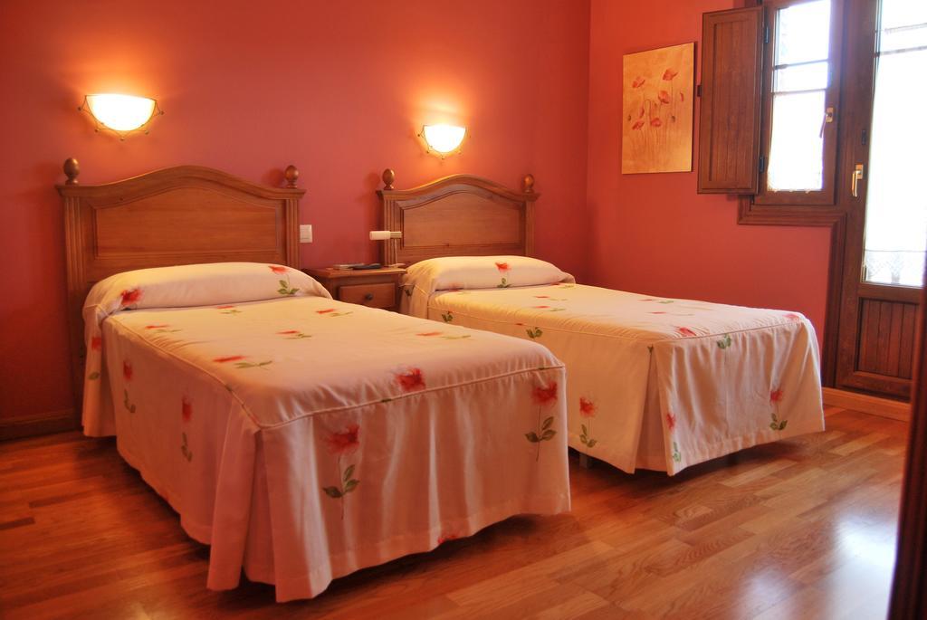 Gasthaus La Becada De Buelna Corrales De Buelna Zimmer foto